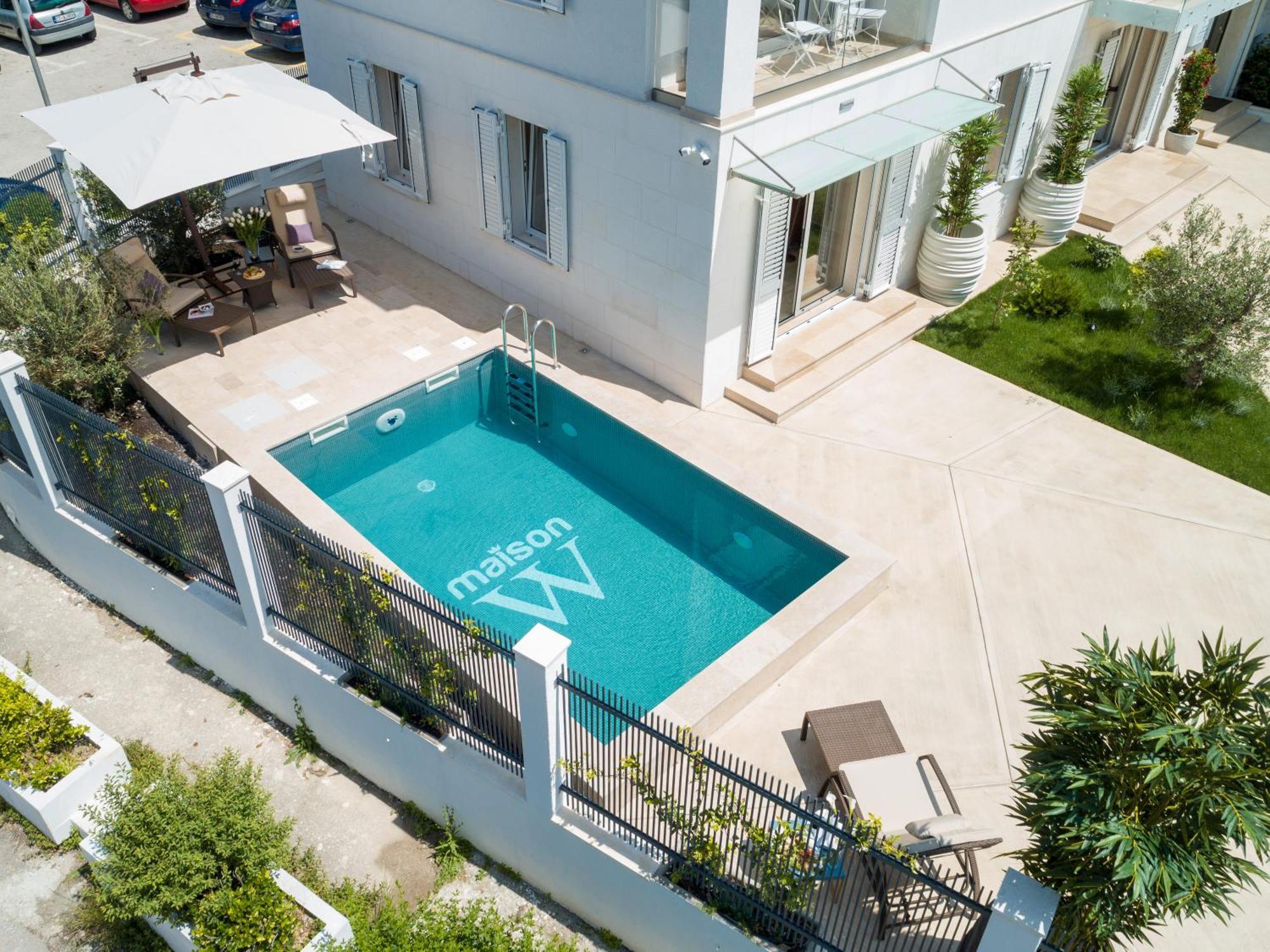 Maison W Котор Екстериор снимка